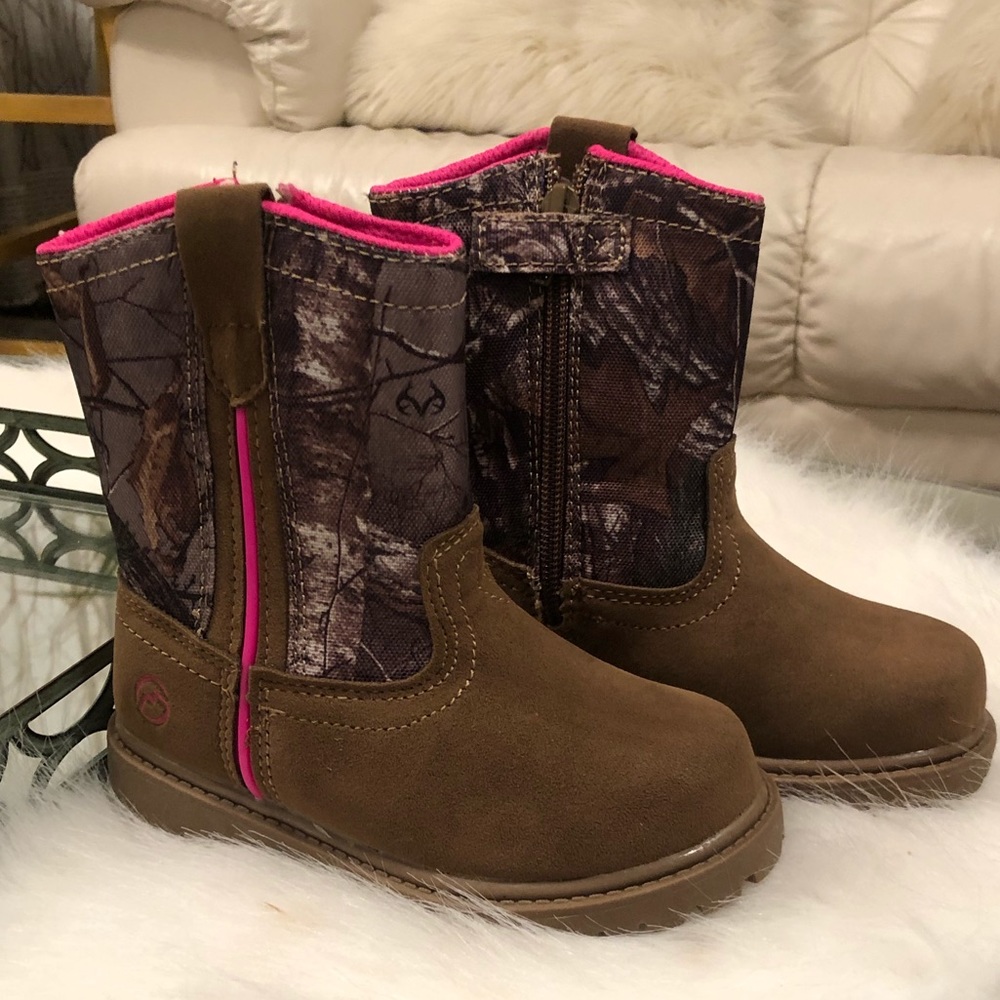NIB - Magellan Toddler Girl’s Pink and Camo Boot, size 9